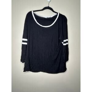 Women’s 1X Charlotte Russe + Plus Black And Ehite Scoop Neck Soft Blouse